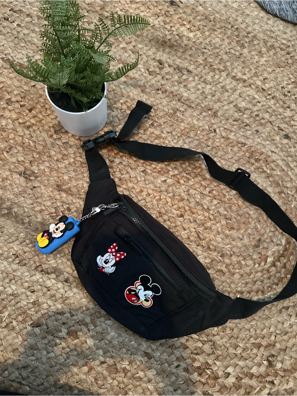 BLACK DISNEY FANNY PACK